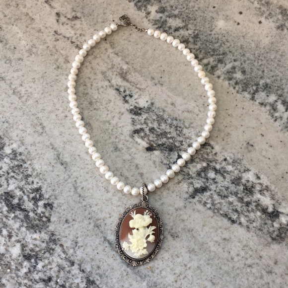 Sterling Silver White Flower Cameo - Picture 3 of 6